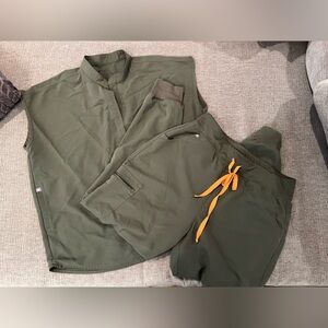 Figs scrub Pants in Olive Green Jogger style size L + rafeala top size M